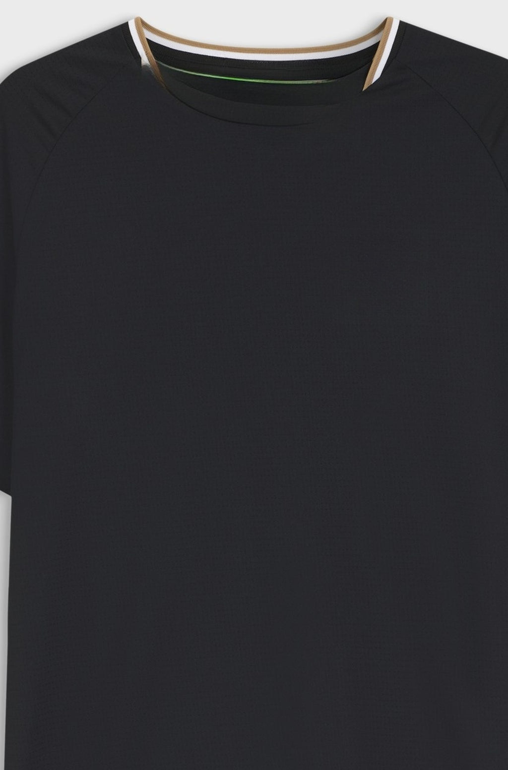 Slim-fit moisture-wicking sports tee with striped collar - Black